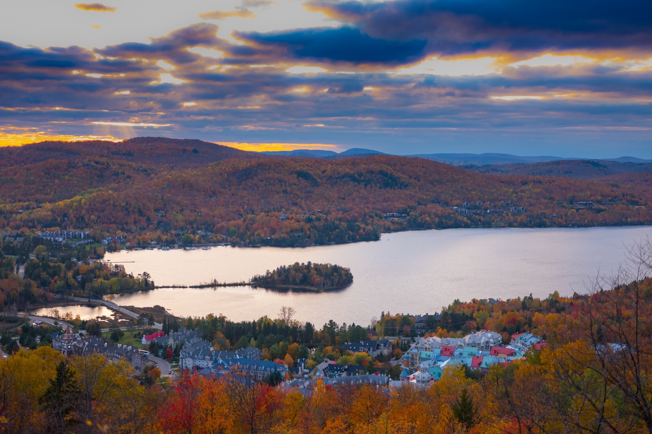 Image of Mont-Tremblant in the Fall
